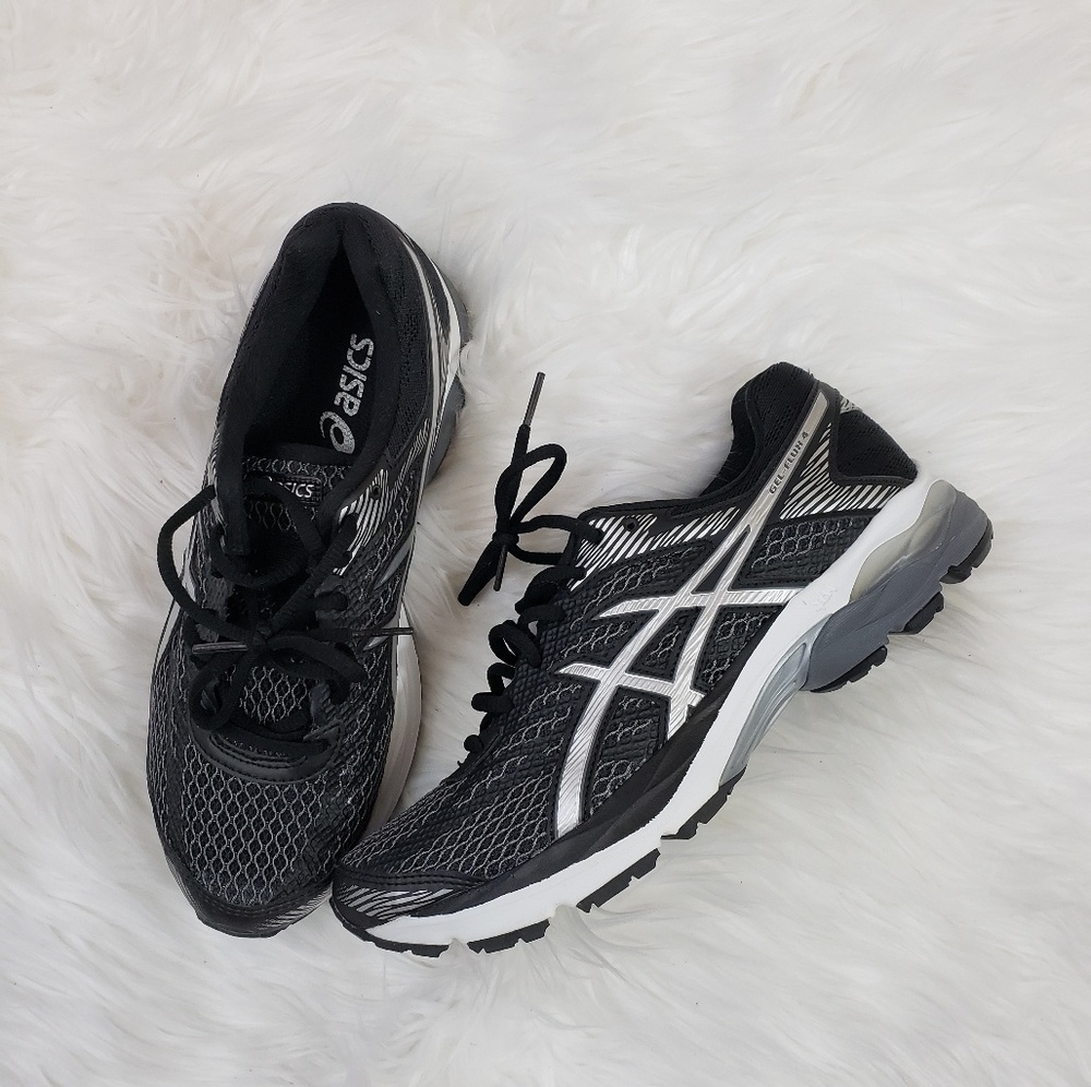 NWOT Black & Silver Asics